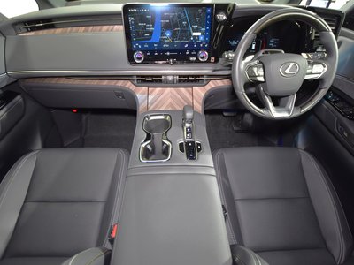 LEXUS LM - 2