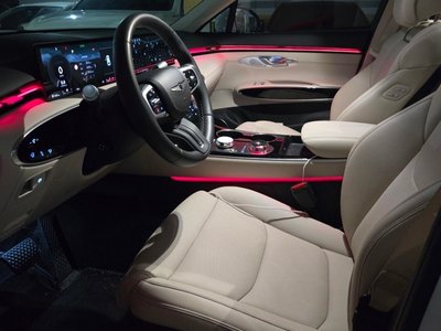 صورة 10 لـ 2024 Genesis GV70