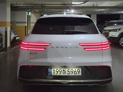 صورة 3 لـ 2024 Genesis GV70