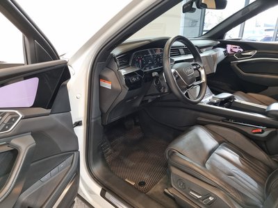 AUDI E-TRON - 10