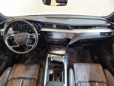 AUDI E-TRON - 4