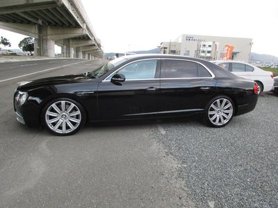 BENTLEY FLYING SPUR - 6