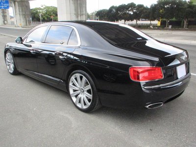 BENTLEY FLYING SPUR - 8