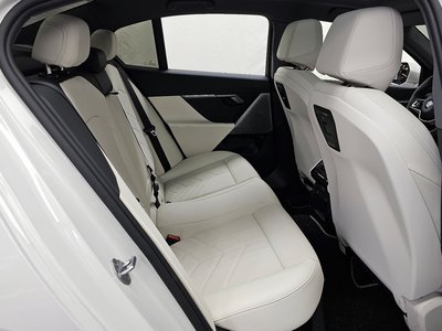 2025 BMW 5 SERIES — миниатюра 12