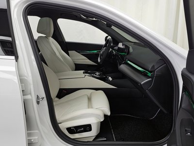2025 BMW 5 SERIES — миниатюра 11