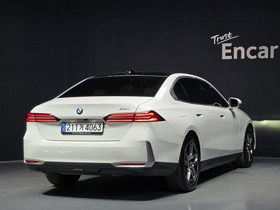 BMW 5 SERIES - 4