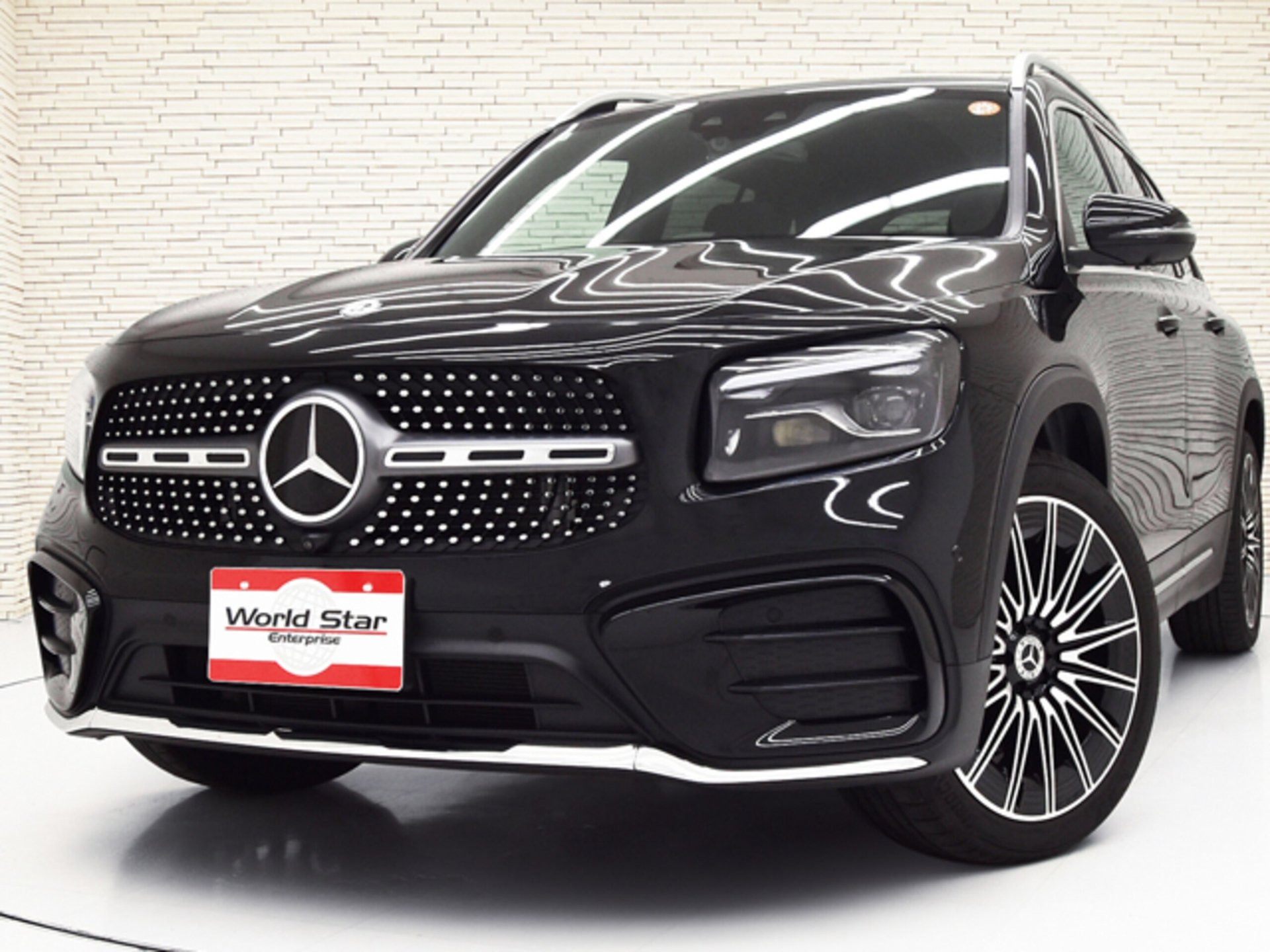 MERCEDES-BENZ GLB - View 1