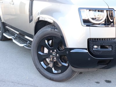 LAND ROVER DEFENDER - 7