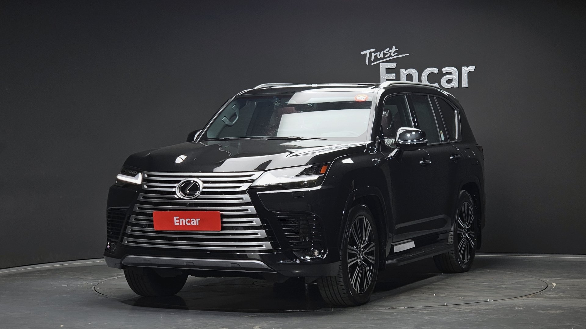 LEXUS LX - View 1
