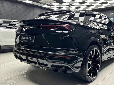 LAMBORGHINI URUS - 6