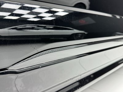 LAMBORGHINI URUS - 4