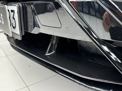 LAMBORGHINI URUS - 10