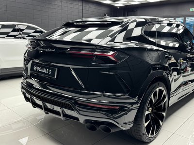 LAMBORGHINI URUS - 3