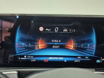 MERCEDES-BENZ GLB - 8