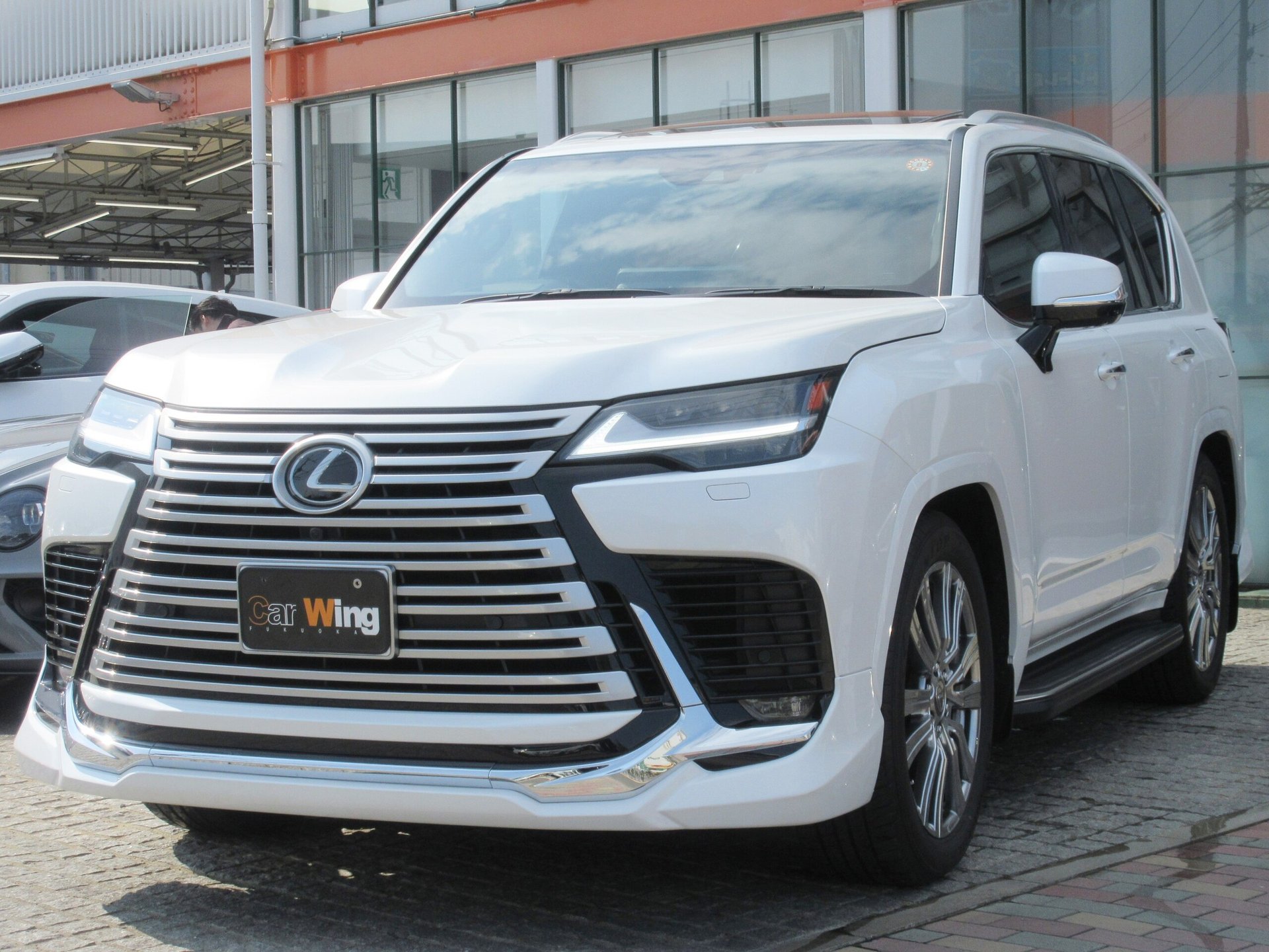 LEXUS LX - View 1