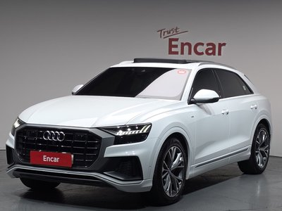 AUDI Q8 - 1