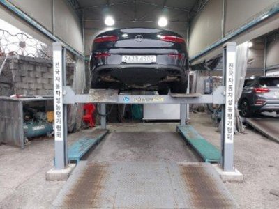 MERCEDES-BENZ E-CLASS - 3