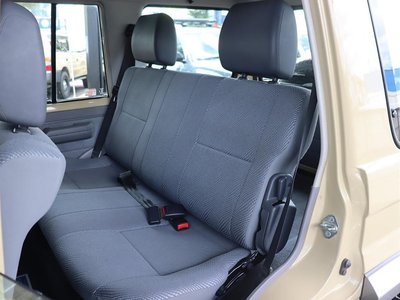 2015 Toyota LAND CRUISER 70 — миниатюра 14