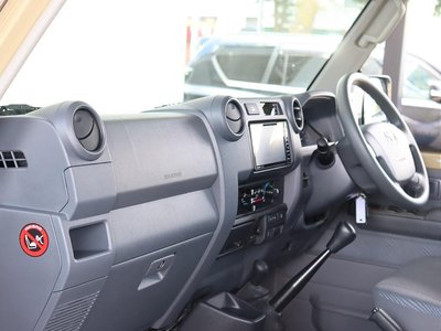 2015 Toyota LAND CRUISER 70 — миниатюра 30
