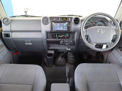 2015 Toyota LAND CRUISER 70 photo 4