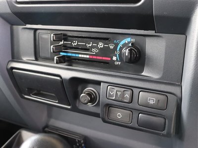 2015 Toyota LAND CRUISER 70 — миниатюра 20