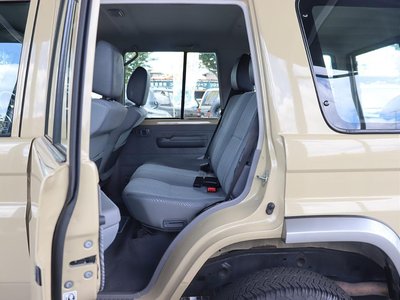 2015 Toyota LAND CRUISER 70 — миниатюра 48