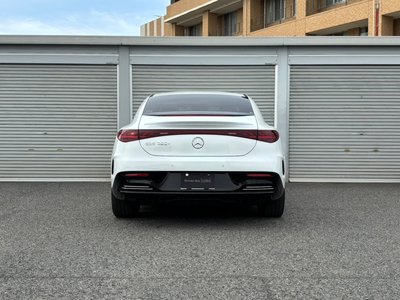 MERCEDES-BENZ EQE - 8