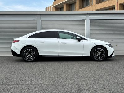 MERCEDES-BENZ EQE - 10
