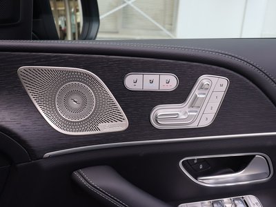 2025 Mercedes-BENZ GLS — миниатюра 36