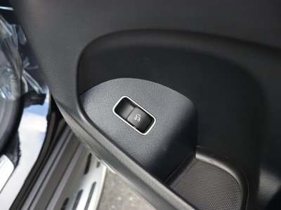 2025 Mercedes-BENZ GLS — миниатюра 31