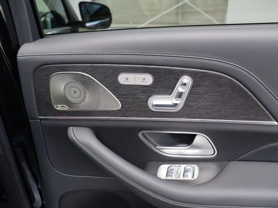 2025 Mercedes-BENZ GLS — миниатюра 37
