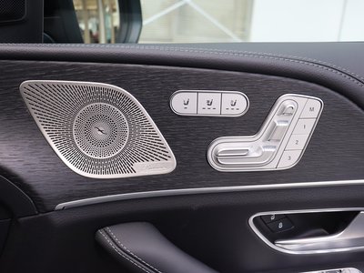 2025 Mercedes-BENZ GLS — миниатюра 35