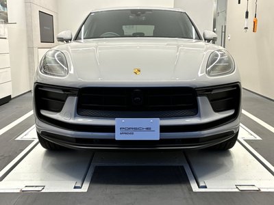 PORSCHE MACAN - 2