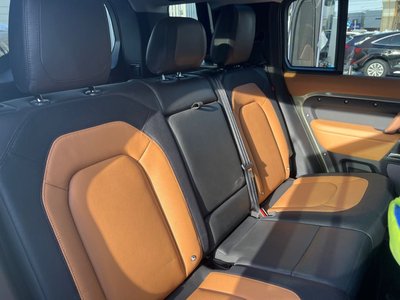 LAND ROVER DEFENDER - 8