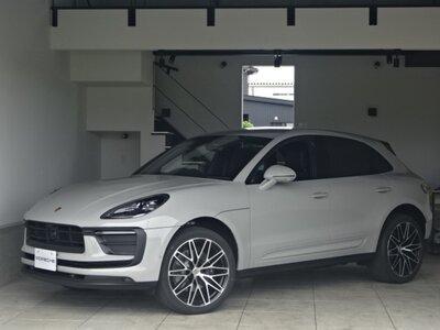 PORSCHE MACAN - 4