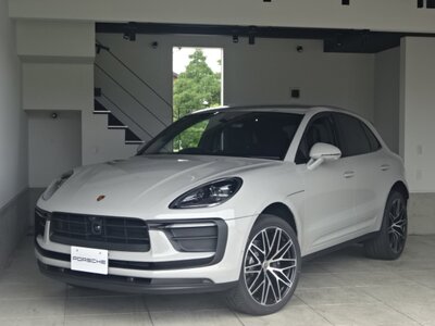 PORSCHE MACAN - 10