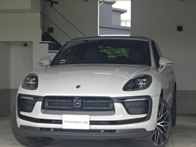 PORSCHE MACAN - 1