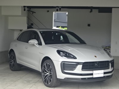PORSCHE MACAN - 9