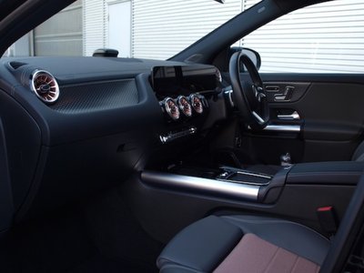 MERCEDES-BENZ EQA - 8