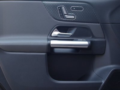 MERCEDES-BENZ EQA - 7