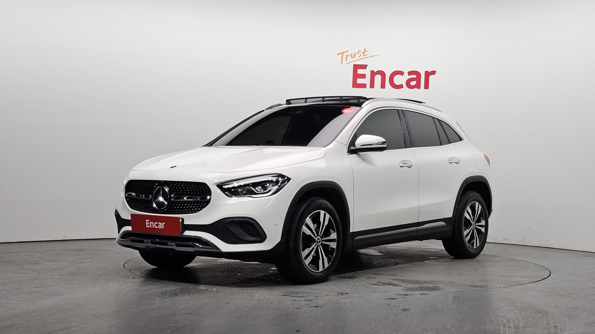 MERCEDES-BENZ GLA - View 1