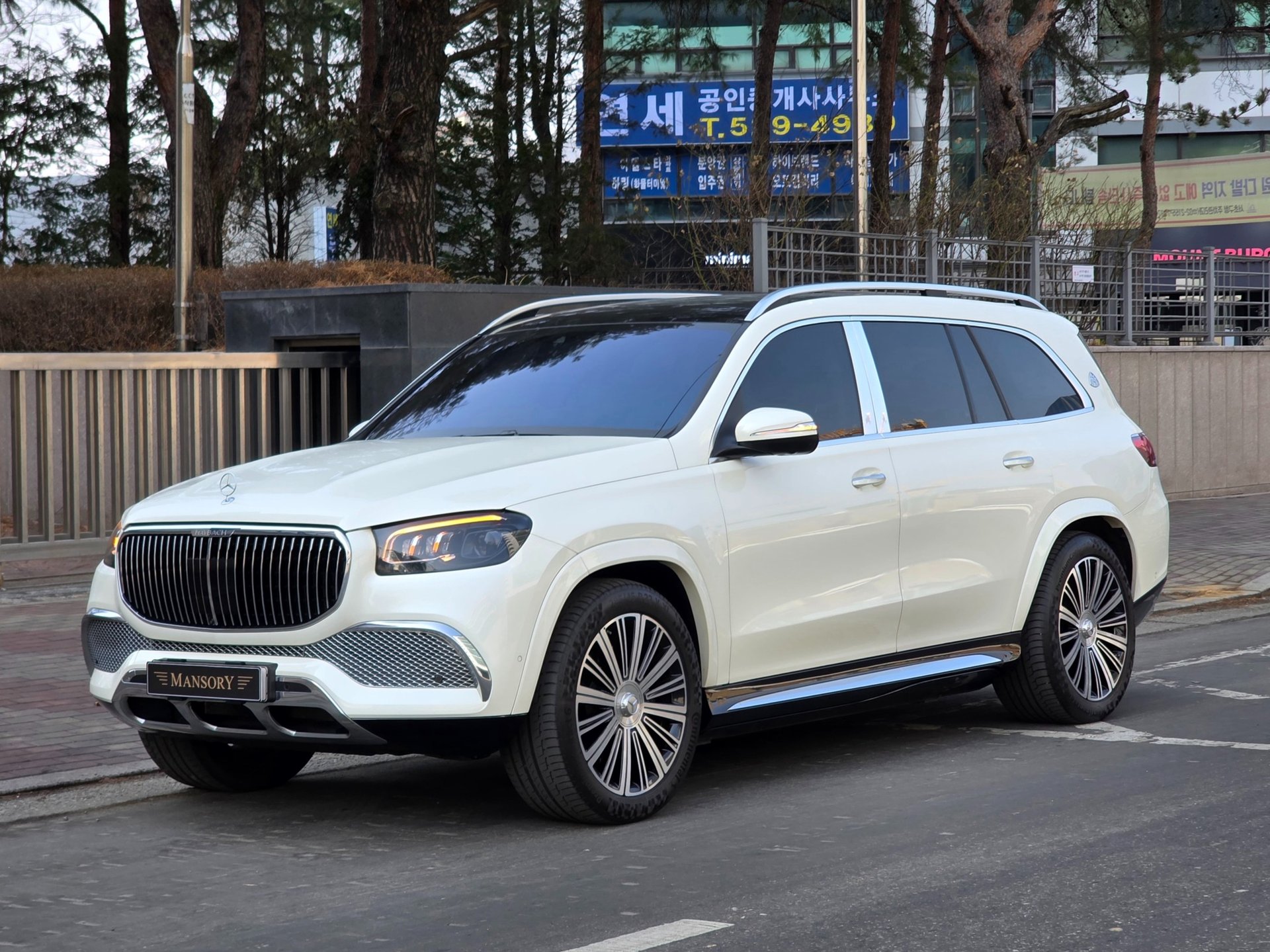 MERCEDES-BENZ GLS - View 1