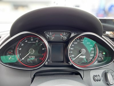 صورة مصغرة 21 لـ 2012 AUDI R8