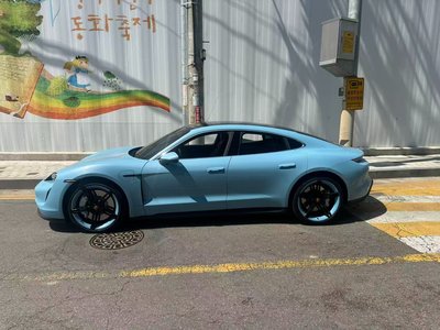 PORSCHE TAYCAN - 3