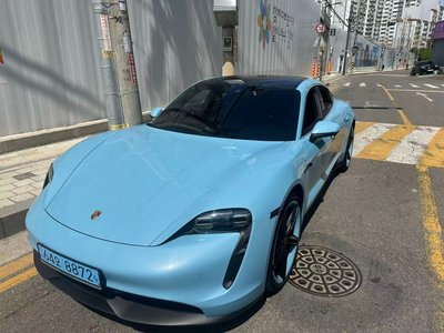 PORSCHE TAYCAN - 5