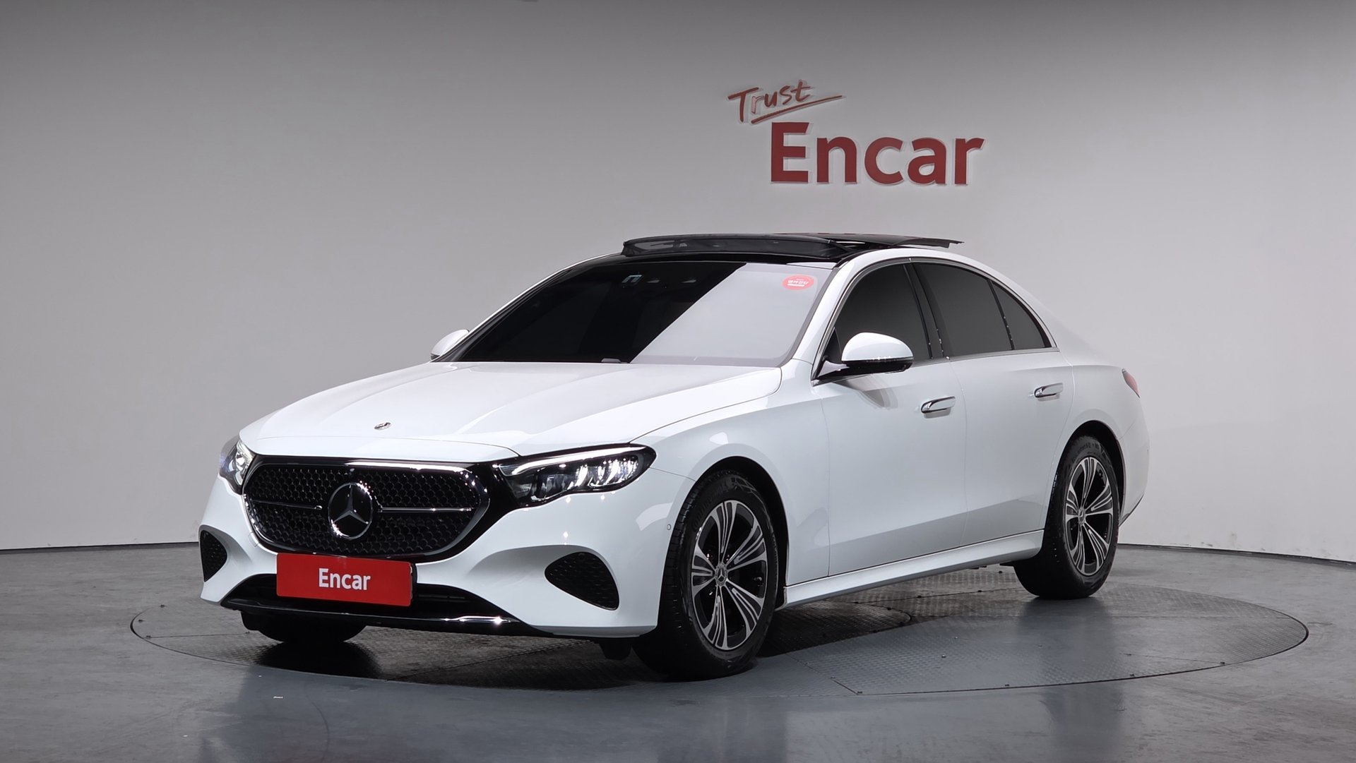 MERCEDES-BENZ E-CLASS - View 1