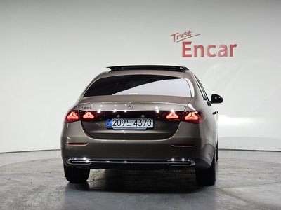 MERCEDES-BENZ E-CLASS - 4