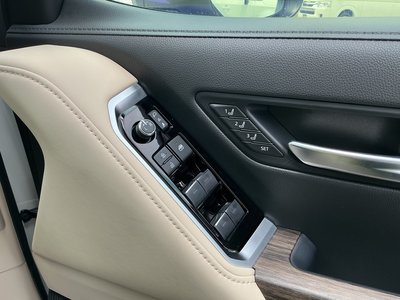 2025 Toyota LAND CRUISER 300 — миниатюра 22