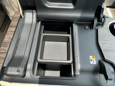 2025 Toyota LAND CRUISER 300 — миниатюра 37