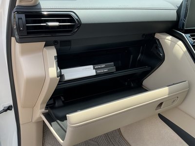 2025 Toyota LAND CRUISER 300 — миниатюра 35